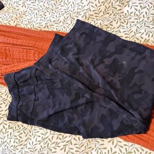 CRZ YOGA Black Camouflage Ankle Pants